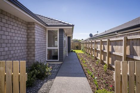 Photo of property in 10 Tapuhikura Street, Waikanae, 5036