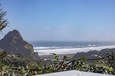 Photo of property in 98 Seaview Road, Piha, New Lynn, 0772