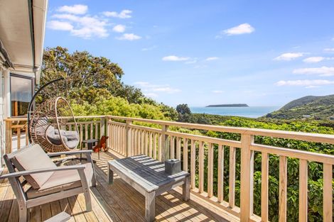 Photo of property in 104 Airlie Road, Plimmerton, Porirua, 5026
