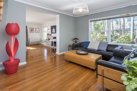 Photo of property in 2 Pleasant Place, Mellons Bay, Auckland, 2014