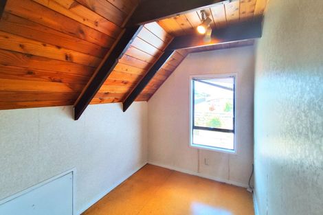 Photo of property in 56 Archibald Road, Kelston, Auckland, 0602