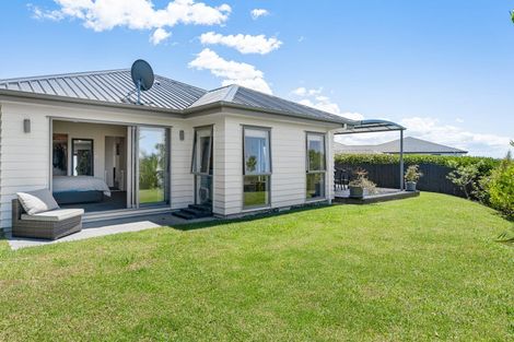 Photo of property in 22 Woodridge Drive, Stanmore Bay, Whangaparaoa, 0932