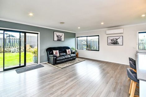Photo of property in 516a Great South Road, Rosehill, Papakura, 2113