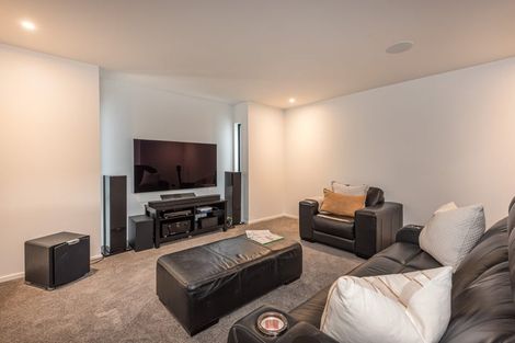 Photo of property in 14 Willowview Drive, Redwood, Christchurch, 8051