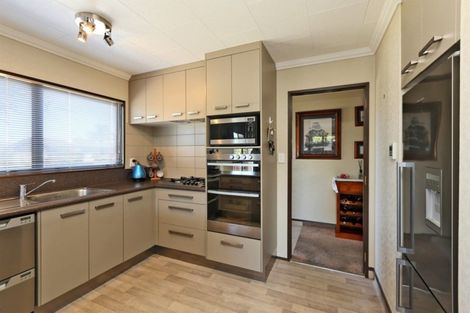 Photo of property in 116 Avondale Road, Taradale, Napier, 4112