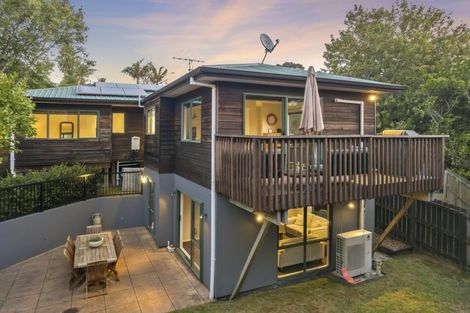 Photo of property in 13a Avonleigh Road, Green Bay, Auckland, 0604