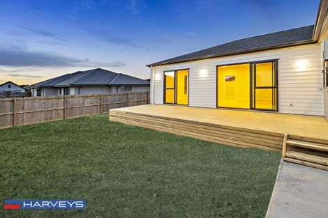 Photo of property in 12 Twin Parks Rise, Papakura, 2110