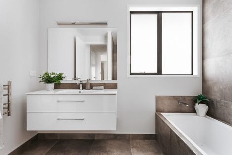 Photo of property in 15 Livingstone Drive, Papamoa Beach, Papamoa, 3118