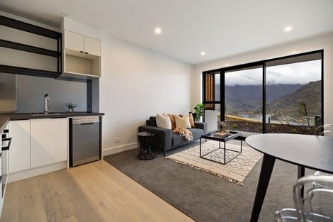 Photo of property in 6 Florence Close, Queenstown Hill, Queenstown, 9300