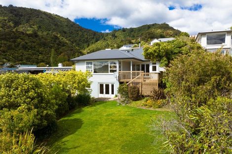 Photo of property in 34 Waikawa Road, Picton, 7220