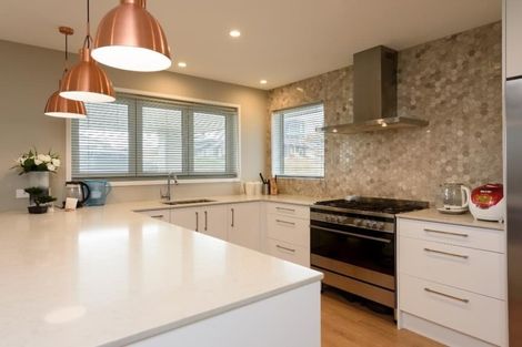 Photo of property in 2 Grace Cove, Aotea, Porirua, 5024