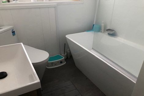 Photo of property in 2/21 Cresta Avenue, Beach Haven, Auckland, 0626