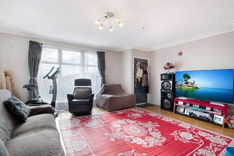 Photo of property in 18 Sherwood Avenue, Te Atatu South, Auckland, 0610