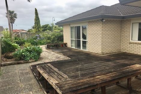 Photo of property in 10 Newry Close, East Tamaki Heights, Auckland, 2016