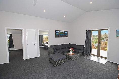 Photo of property in 17 Lupis Way, Kaiwaka, 0573
