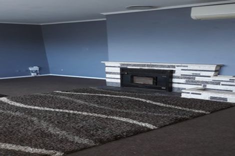 Photo of property in 5 Alder Place, Newlands, Wellington, 6037