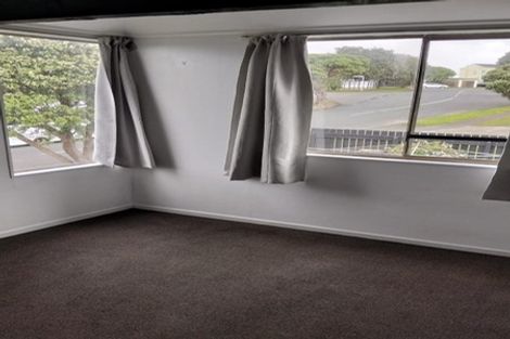 Photo of property in 112 Akaroa Drive, Maupuia, Wellington, 6022