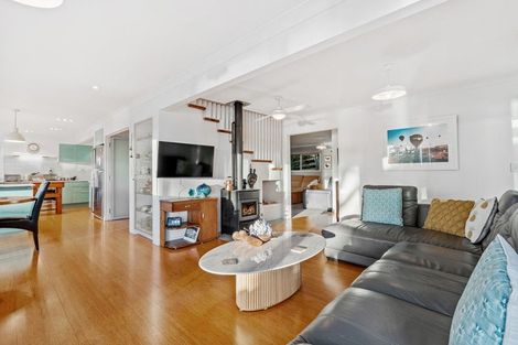 Photo of property in 24 Poplar Road, Stanmore Bay, Whangaparaoa, 0932