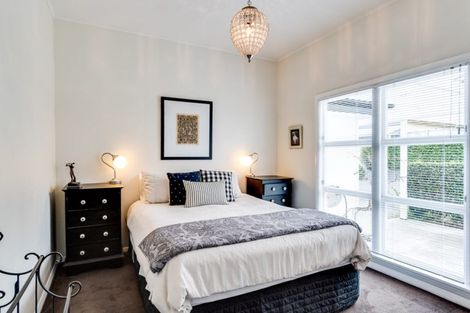 Photo of property in 14 Havelock Road, Hospital Hill, Napier, 4110