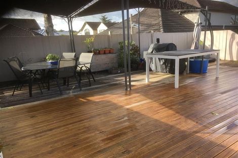 Photo of property in 21 Lisa Rise, Half Moon Bay, Auckland, 2012