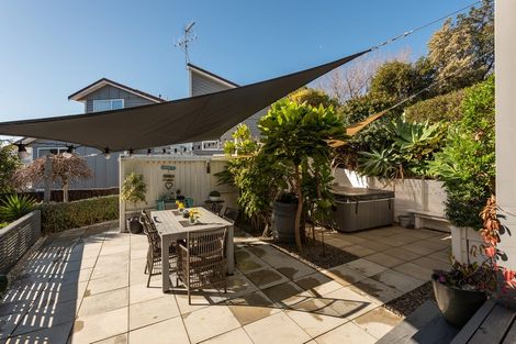 Photo of property in 24 Observatory Close, Whitby, Porirua, 5024