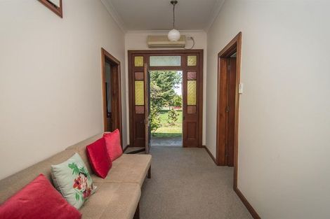 Photo of property in 72 Timaru Road, Waimate, 7924