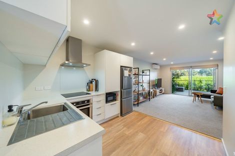 Photo of property in 4 Harena Way, Moera, Lower Hutt, 5010