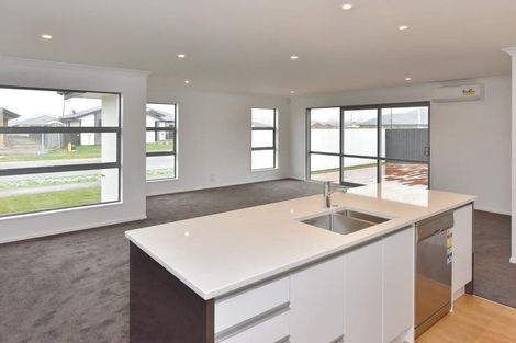 Photo of property in 32 Te Whenu Crescent, Marshland, Christchurch, 8083