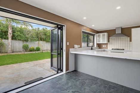 Photo of property in 72 Geneva Terrace, Kelvin Grove, Palmerston North, 4414