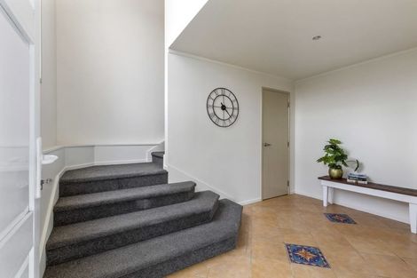 Photo of property in 10 Tamahere Drive, Glenfield, Auckland, 0629