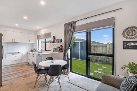 Photo of property in 9/60 Kelman Road, Kelston, Auckland, 0602