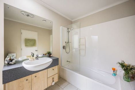 Photo of property in 4 Applebox Lane, Henderson, Auckland, 0612