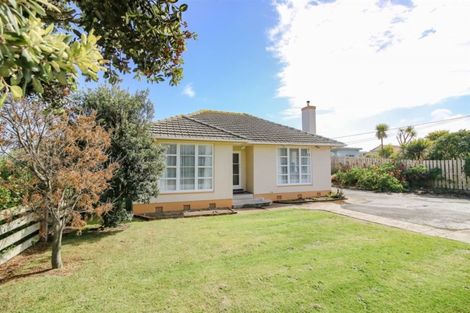 Photo of property in 105 Cornfoot Street, Castlecliff, Whanganui, 4501