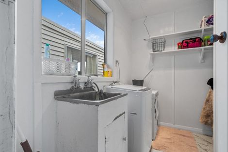 Photo of property in 132 Pioneer Road, Moturoa, New Plymouth, 4310