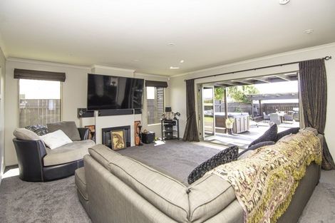 Photo of property in 119 Pacific Drive, Fitzherbert, Palmerston North, 4410