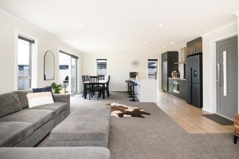 Photo of property in 20 Sardinia Grove, Fitzherbert, Palmerston North, 4410