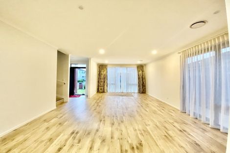 Photo of property in 12 Waituarua Drive, Takanini, 2112