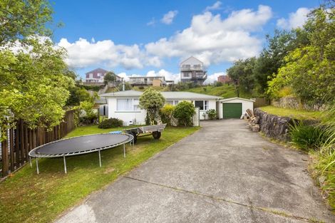 Photo of property in 39 Vista Crescent, Maoribank, Upper Hutt, 5018