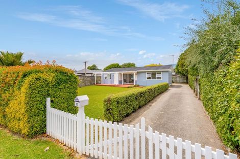 Photo of property in 23 Greenaway Road, Waikanae, 5036