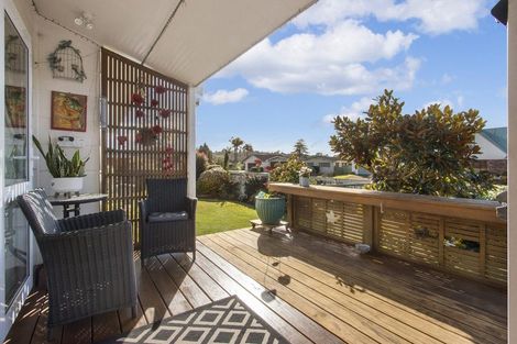 Photo of property in 2 Francis Drive, Katikati, 3129