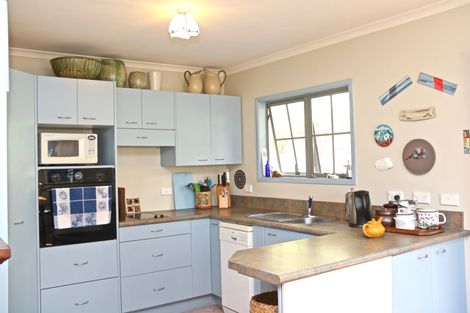 Photo of property in 31 Matauwhi Road, Russell, 0202