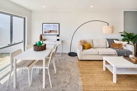 Photo of property in 39 Edgecombe Street, Newlands, Wellington, 6037