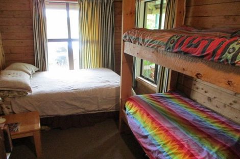 Photo of property in 19 Ivy Terrace, Moana, 7872