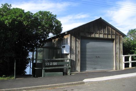 Photo of property in 22 Fortification Road, Karaka Bays, Wellington, 6022