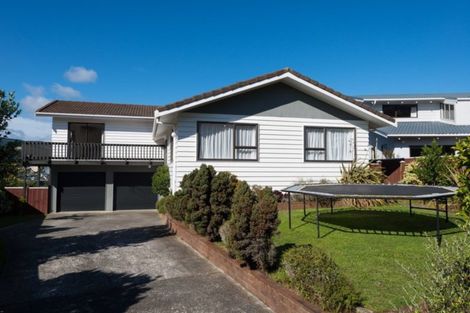 Photo of property in 33 Saint Aidans Way, Tawa, Wellington, 5028