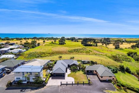 Photo of property in 17 Chatswood Grove, Fitzroy, New Plymouth, 4312