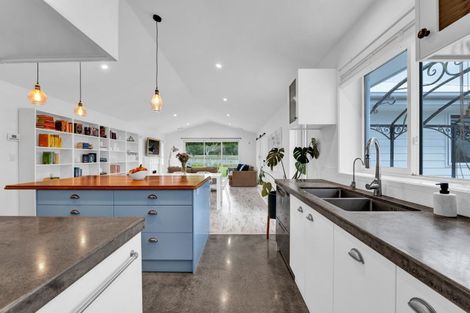 Photo of property in 2 Mercade Close, Stratford, 4332