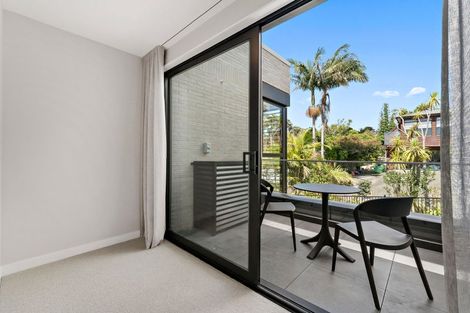 Photo of property in 21d Arahia Street, Northcote, Auckland, 0627