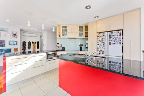 Photo of property in 10 Ballini Rise, West Harbour, Auckland, 0618