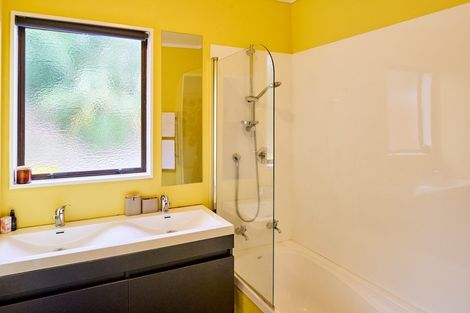 Photo of property in 15a Ruskin Road, Newlands, Wellington, 6037